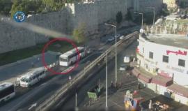 #شاهد| لحظة تنفيذ عملية طعن بالقدس المحتلة صباح اليوم، والتي أسفرت عن إصابة جنديين صهيونيين والمنفذ بجراح خطيرة