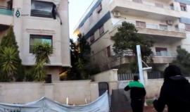 حمص- مشاهد للحظات القصف بالهاون على الأبنية السكنية في حي الوعر