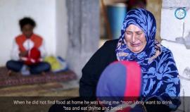 #شاهد أم غزية "تُعيل ثمانية أيتام .. تحفر قبر ابنها لتعتذر له عن فقرها !
A poor woman take care for ten orphans. She dug her son grave, apologizes to him for her poverty.

لمد يد العون والمساعدة التواصل على الارقام التالية :
00972594153750
00972595515502
