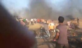 #شاهد عدد من الإصابات اثر اطلاق الاحتلال النار على المتظاهرين الذين تمكنوا من الوصول إلى موقع ملكة العسكري شرق مدينة غزة