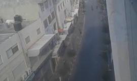 #شاهد المواجهات بين الشبان وقوات الاحتلال في باب الزاوية بمدينة الخليل المحتلة