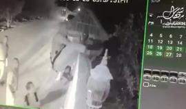 #شاهد لحظة اقتحام أجهزة أمن السلطة منزل قائد في شهداء الأقصى بطولكرم!

في منطقة كتابة بـ طولكرم، وفي عتمة الليل اقتحم عناصر من جهاز المخابرات التابع للسلطة (دون سابق انذار) منزل القائد في شهداء الأقصى صلاح علاريه، وحطموا أبوابه واعتدوا على النساء والأطفال