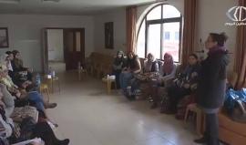 آلاف الفلسطينيين يعملون في ظروف خطيرة وقاسية في حال عبورهم حواجز الموت.  
#تقرير| زينب هاشم