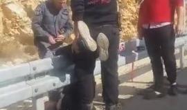 قوات الاحتلال تعتقل فلسطيني بزعم نيته تنفيذ عملية بمستوطنة "كوخاف يعقوب" قضاء رام الله