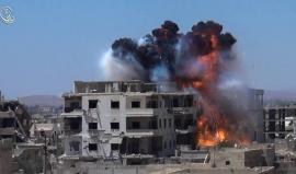 شهادات السوريون في مدينة #داريا بريف دمشق حول قصف طيران الأسد بالبراميل المتفجرة التي تحتوي على النابالم