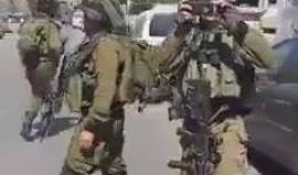 #شاهد اقتحام قوات الاحتلال شارع بئر السبع في الخليل والحديث يدور حول اختفاء 3 مستوطنين في المنطقة