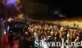 #شاهد قوات الاحتلال تلقي عشرات القنابل تجاه مسيرة تشييع الشاب علي أبو غربية في القدس