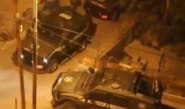 لحظة اقتحام قوات الاحتلال منازل عائلة سلهب في بيت لحم واعتقال الطفل محمد فايز سلهب