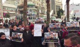 #شاهد| هتافات غاضبة في مسيرة رام الله المطالبة بإسقاط السلطة