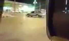 شرطي سعودي يطلق النار على سيارة