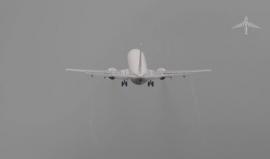 #شاهد .. لحظات دراميّة لطائرة “بوينغ 737” وهي تصارع الرياح أثناء هبوطها في مطار في مطار “فاكلاف هافيل” في العاصمة التشيكية  براغ، وكان بينها وبين التحطم مجرد ثوان.