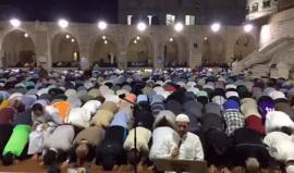 #شاهد #مباشر | صلاة العشاء والتراويح من المسجد العمري الكبير في مدينة غزة المحاصرة .
تصوير عبد الرحمن الكحلوت