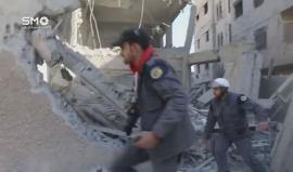 الوجه الآخر لإجرام نظام الأسد في ريف #دمشق .. 
#شاهد| اللحظات الأولى لاستهداف مدرسة الاطفال من قبل الطيران الحربي في مدينة حمورية بريف دمشق