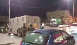 #شاهد الاحتلال يمنع الأهالي من الوصول لمنازلهم في منطقة قيزون شرق الخليل قبل قليل، لتأمين اقتحامات المستوطنين
تصوير: علي العبد