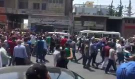 #شاهد | مظاهرة غاضبة في العاصمة عمان خرجت بعد دفن الشهيد محمد زكريا الجواودة الذي ارتقى برصاص حارس أمن السفارة الصهيونية.