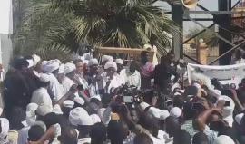#عاجل #شاهد مظاهرات الآن نصرة للقدس أمام المسجد الكبير وسط العاصمة السودانية الخرطوم .
#القدس_عاصمة_فلسطين 
#جمعة_النفير_للقدس