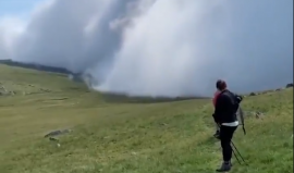 سحابة تلامس الأرض في إنجلترا