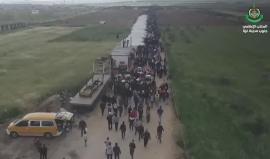 #شاهد مئات الآلاف من الفلسطينيين يشاركون في فاعليات #مسيرة_العودة_الكبرى على الحدود الشرقية لقطاع #غزة أمس.