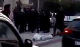 #فيديو يظهر قيام قوات السلطة باطلاق النار بالهواء اثناء الاعتداء بالضرب على الشاب المقدسي اسعد عابدين قبل ايام حيث تم اعتقاله .