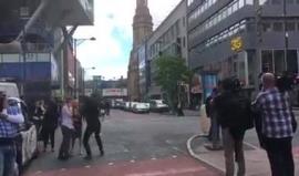 دوي انفجار بمركز تجاري في مانشستر بانجلترا قبل قليل 

يشار الى أن انفجار سابق وقع في ملهي ليلي ليلة أمس ادى الى مقتل 22 شخصا وإصابة العشرات