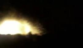 #شاهد
فيديو يتداوله نشطاء سوريين عن القصف الذي تعرضت له قاعدة إيرانية في ريف حلب