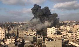 #فيديو طائرات الاحتلال تقصف "مركز المسحال الثقافي" غرب غزة