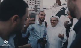 #شاهد | السفير القطري محمد العمّادي يوقّع على جدارية #تميم_المجد في مدينة #غزة، والتي رسمها أطفال غزّيون تضامنا مع دولة #قطر الشقيقة.