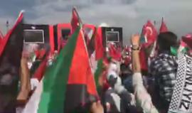 #مباشر كلمة للرئيس رجب طيب اردوغان خلال مظاهرة مليونية في مدينة اسطنبول التركية تضامنا مع غزة ورفضا لنقل السفارة الأمريكية للقدس تمت بدعوة رئيس حزب العدالة والتنمية في تركيا.

تصوير:المقدسي يحيى زياد أبوزنيد