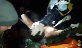 مشاهد صادمة.. الصور الأولى لضحايا غارات النظام بغاز الكلور على مدينة سراقب بريف #إدلب