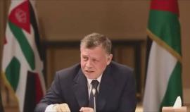 #شاهد| تداول فيديو للملك الأردني عن ربط المساعدات بالضغوط

استذكر ناشطون عرب كلمة العاهل الأردني الملك عبد الله الثاني ابن الحسين، فيديو كان نشر في عام 2014، رفض فيها "مقايضة مواقف المملكة الأردنية مقابل أي مساعدات خارجية".

ويأتي تداول هذا الفيديو بشكل و
