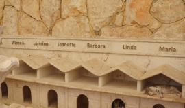 قصة نزوح المسعف محمد علاء مع القطط من حلب إلى ريف حلب الغربي برفقة القطط و إعادة بناء لهم محمية.

تقرير بصمة