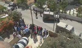 #شاهد لحظة اقتحام قوات الاحتلال منزل الشهيد "نمر الجمل" في بيت سوريك بالقدس وتخريب محتوياته والتحقيق مع ساكنيه 

تصوير: جهاد بركات