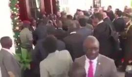 فيديو يظهر اشتباك بالأيدي بين حرسي السيسي وموسيفيني أثناء زيارة أوغندا منذ عدة أيام