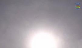 #شاهد الثوار يحاولون التصدي لطائرة حربية حلقت على ارتفاع منخفض بريف إدلب قبل قليل