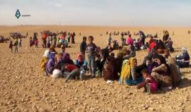 ريف #الرقة - المدنيين الفارين من المعارك الدائرة بين قوات سوريا وتنظيم الدولة في محيط قرية الهيشة

#سوريا