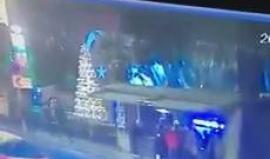 فيديو يظهر لحظة وقوع الهجوم المسلح في اسطنبول والذي أودى بحياة 39 شخصًا