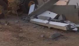 #فيديو قوات الاحتلال تهدم منزلا في قرية الزرنوق في النقب المحتل