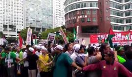 #شاهد مسيرة حاشدة في ماليزيا يشارك فيه الحزب الحاكم وعدد من المؤسسات نصرة للقدس وتنديدا بقرار ترامب
#نالقدس_عاصمة_فلسطين