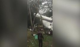 #فيديو نجاة رئيس الأركان الكويتي والوفد المرافق له من حادث سقوط طائرة كانت تقلهم في بنغلاديش اليوم الأربعاء