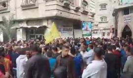 جانب من تشييع الشهيد محمد أبو سعدة الذي ارتقى برصاص الاحتلال أمس خلال مواجهات الجمعة على حدود مخيم البريج شرق المحافظة الوسطى لقطاع غزة

#انتفاضة_القدس
تصوير: مثنى النجار