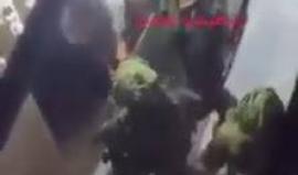 #شاهد.. لحظة اعتقال قوات الاحتلال للأسير المحرر نضال أبو عكر " 48 عاما" بعد مداهمة منزله بمخيم الدهيشة في بيت لحم فجر اليوم اللذي اقتحمته بأعداد كبيرة تبعها اندلاع مواجهات أدت إلى إصابة 7 شبان بالرصاص الحي .