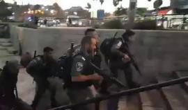 قوات الاحتلال تعتقل الشاب لؤي جابر من باب العامود بالقدس المحتلة قبل قليل.
تصوير هشام أبو سنينة