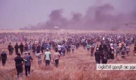 اللحظات الأولى لدخول الفلسطينيين للداخل المحتل شرق قطاع غزة، في مسيرة العودة يوم الإثنين.