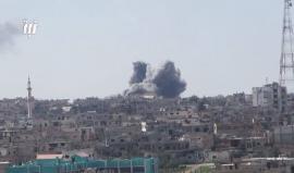 مشاهد لغارات من الطيران الحربي والمروحي على أحياء درعا البلد
تصوير نبأ