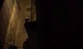 #شاهد
قوات الإحتلال تعربد في باب حطة وتحطم دراجة نارية لأحد المواطنين خلال حملة اعتقالات في القدس المحتلة.