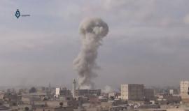 لحظة قصف الطيران الحربي المدنيين في مدينة حلب