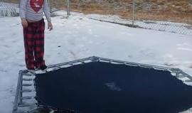 شاهد ماذا حدث لهذه الفتاة .. احذر الجليد :)