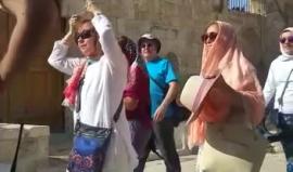 #فيديو عضو الكنيست "يهودا غليك" يقتحم ساحات المسجد الأقصى برفقة مجموعة من المستوطنين