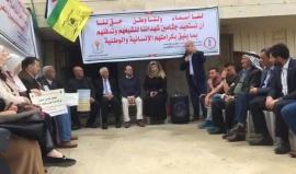 اعتصام امام الصليب الأحمر في الخليل للمطالبة بالضغط على حكومة الاحتلال لتسليم جثامين الشهداء المحتجزة