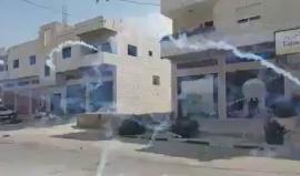 مواجهات اثر قمع قوات الاحتلال للمسيرة المطالبة بتسليم جثمان الشهيد عبد الحميد أبو سرور على المدخل الشمالي لمدينة بيت لحم.
